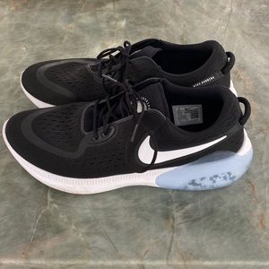 Nike men’s joyride running shoe size 12